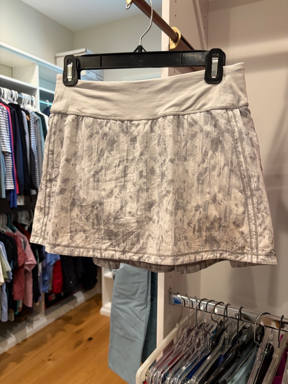 Lululemon Women’s White Patterned Athletic Skirt